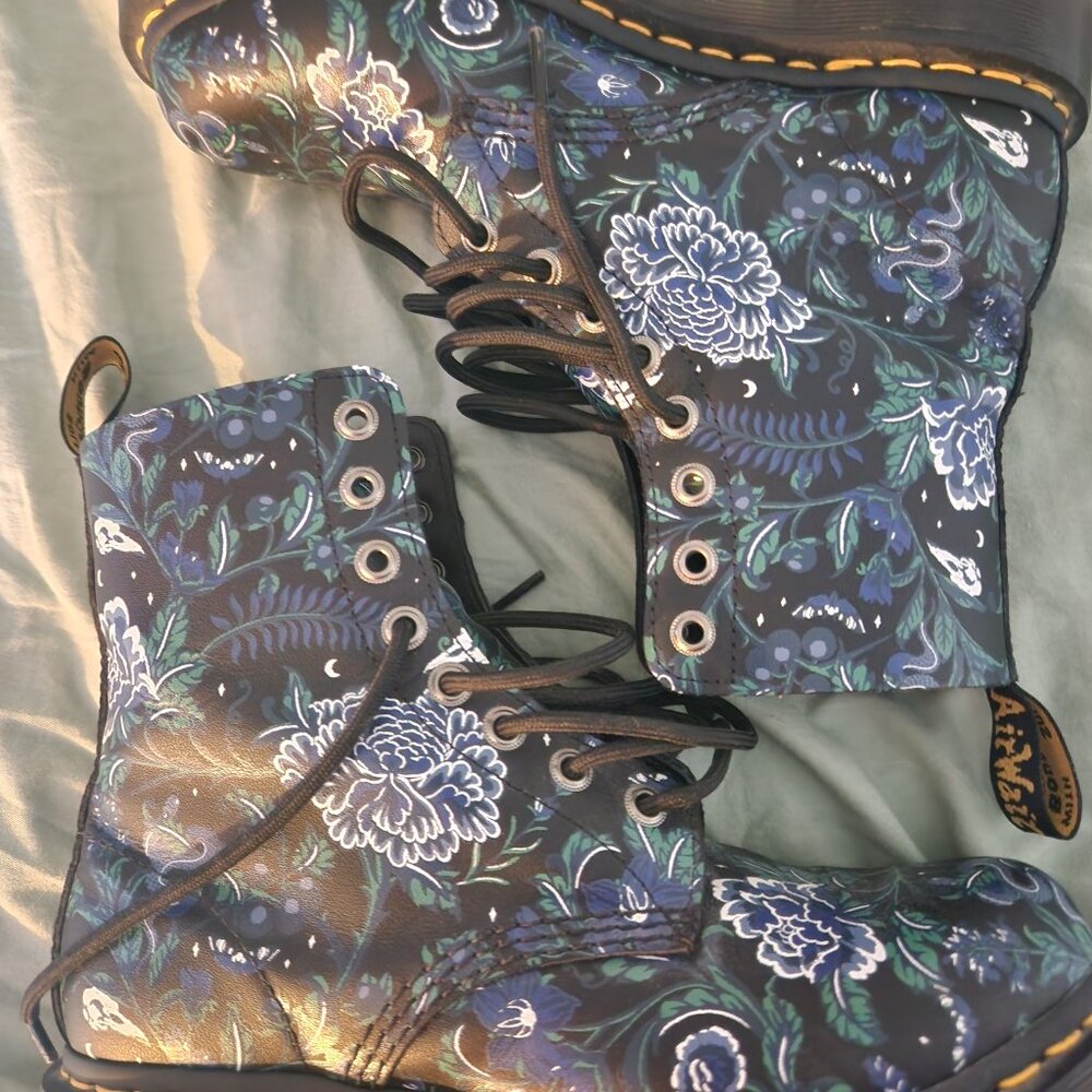 Dr. MARTENS 1460  blue floral never worn outside